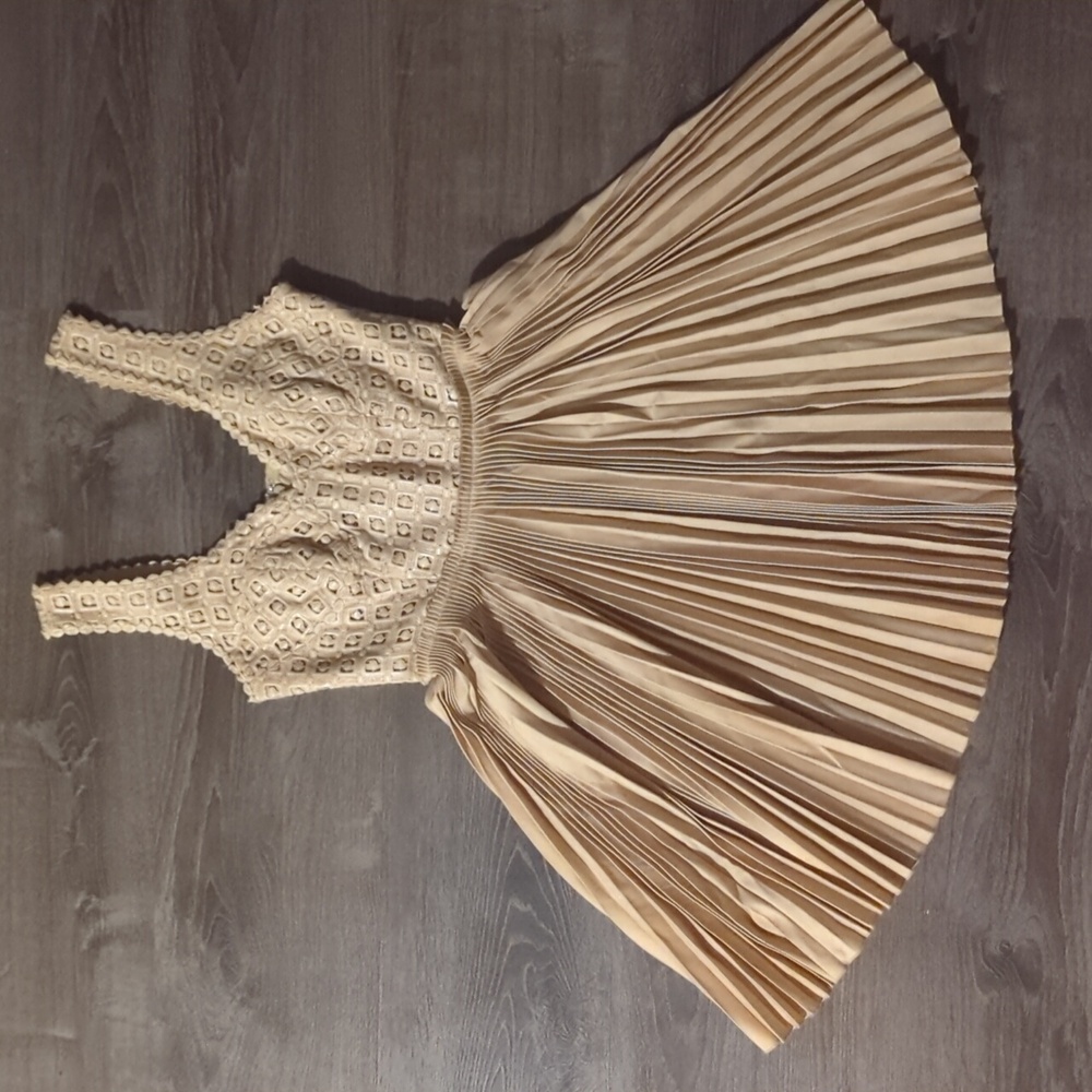 Catharine Malandrino Beige thigh to knee length dress, size 4